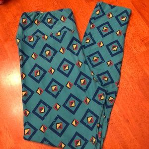 LuLaRoe Leggings {Tall & Curvy}